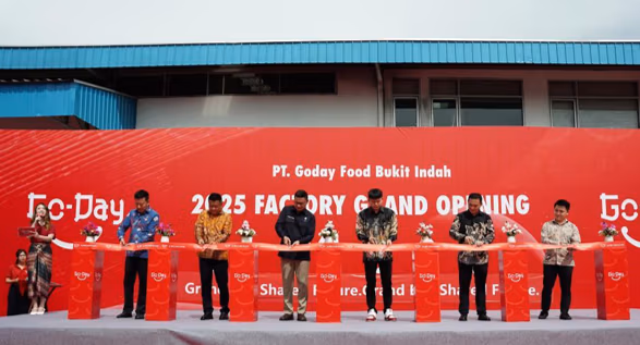 (Dari kiri ke kanan Anggota Direksi Goday Wang Jia Wei, CEO Goday Su Hai Jun, Kepala BPOM Prof. dr. Taruna Ikrar, M.Biomed, Ph.D, Anggota Direksi Goday Wei Ru Feng, Anggota Direksi Goday Yu Jun, CFO Goday Zeng Rui Hao