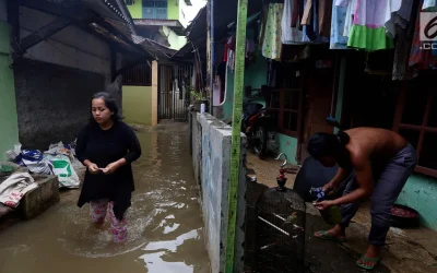 Korban Banjir Jati Padang Jaksel Dapat Bantuan 50 Boks Kerupuk Beras