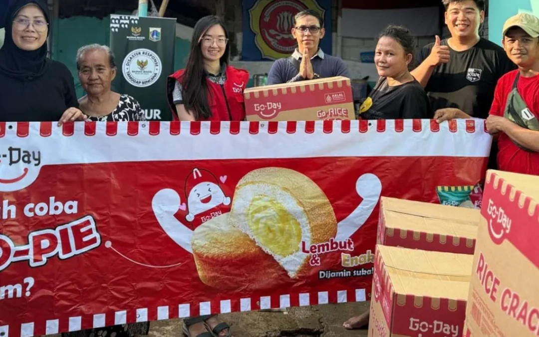 GoDay Berbagi Senyum’ Salurkan Bantuan untuk Korban Banjir Jati Padang